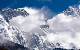 Mount Everest. Po tybetańsku Czomolungma, po nepalsku - Sagarmatha.