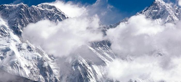 Mount Everest. Po tybetańsku Czomolungma, po nepalsku - Sagarmatha.