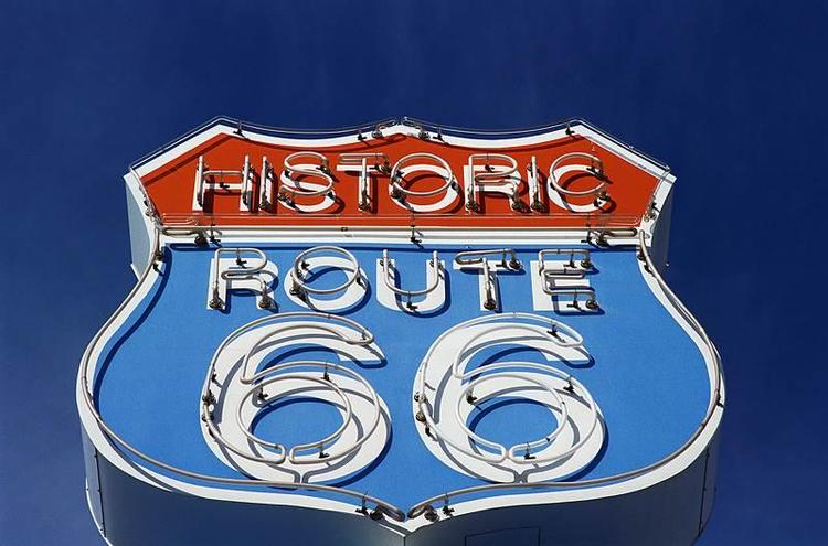 Route 66 ma 2448 mil długości.