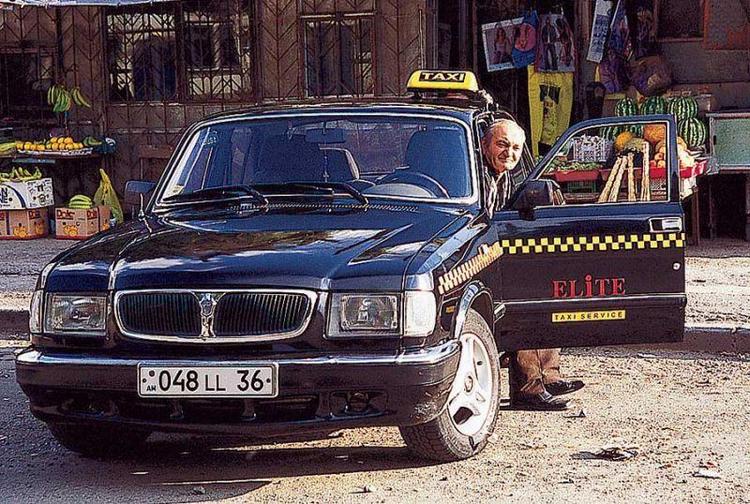 Taxi jak w czasach ZSRR - na drogach Amenii wciąż królują wołgi i łady.