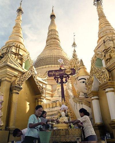 Shweda Gon Paya - największa buddyjska świątynia w Yangonie