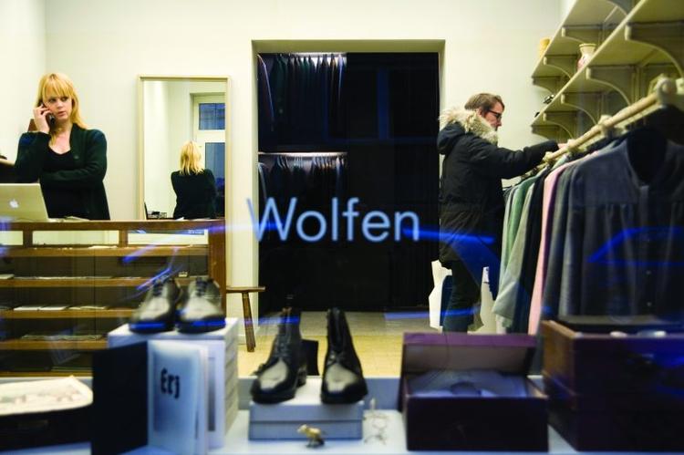 Sklep Wolfen znajduje się w modnej dzielnicy Mitte. To miejsce, gdzie rozlokowane są butiki młodych 