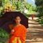 Czarna parasolka, to nieodłączny "atrybut" mnichów buddyjskich w Laosie