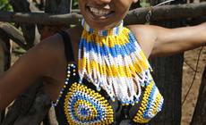 Młoda Zuluska w tradycyjnym stroju