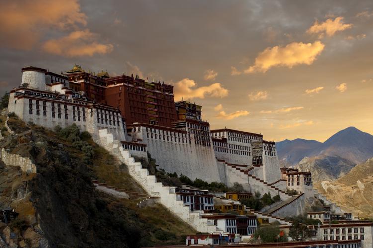 Pałac Potala, dawna siedziba Dalajlamy. Lhasa