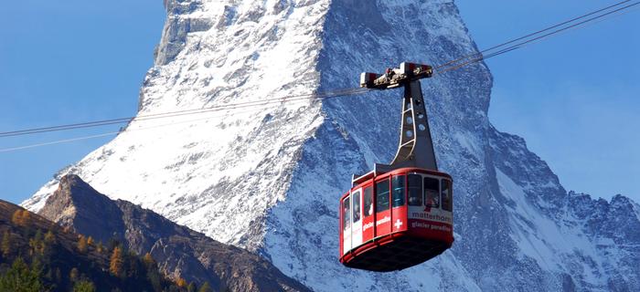 Ośnieżony Szczyt Matterhorn