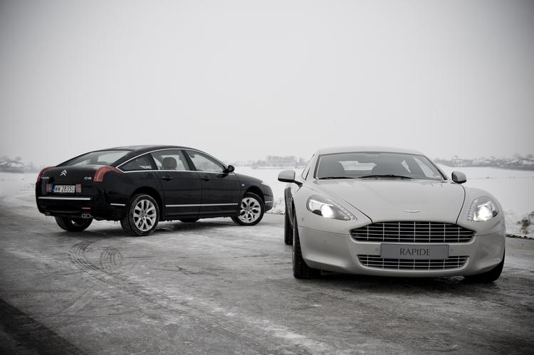 Czarny Citroen i Srebrny Aston Martin