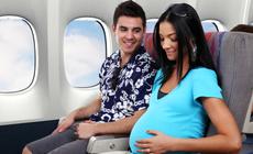 Lot samolotem w czasie ciąży nie musi budzić dyskomfortu