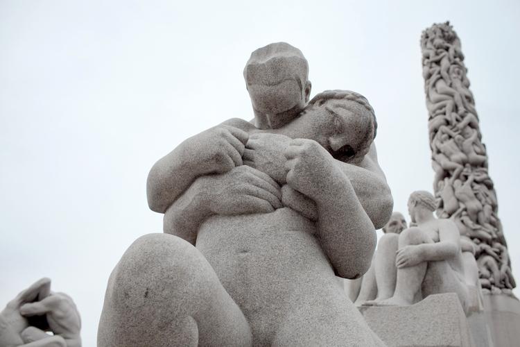 jedna z prawie 200 rzeźb Gustava Vigelanda znajdujących się w parku Frogner