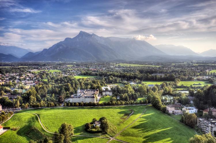 Widok od strony południowej na Salzburg