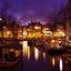 Barki na jednym z kanałów Amsterdamu