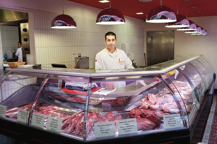 Na miejscu można kupić także mięso z rytualnego uboju helal.