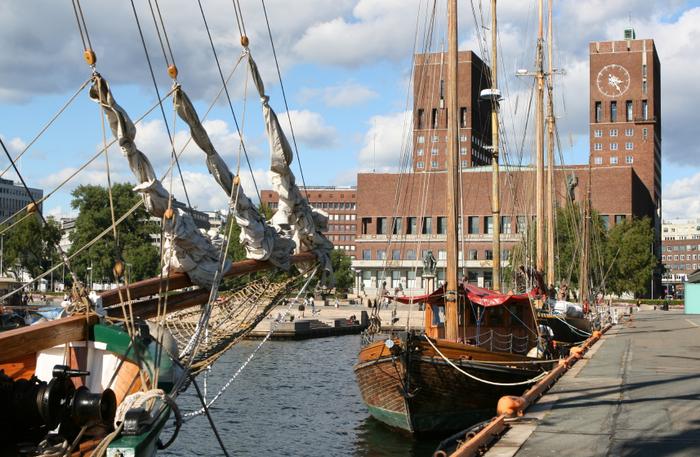 Ratusz i port w Oslo