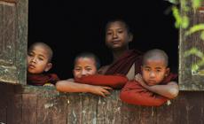 W Birmie żyje ponad 400 tys. buddyjskich mnichów