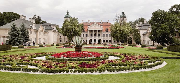 Pałac w Kozłówce był marzeniem Konstantego Zamoyskiego o rezydencji idealnej, tworzył go na wzór Wersalu