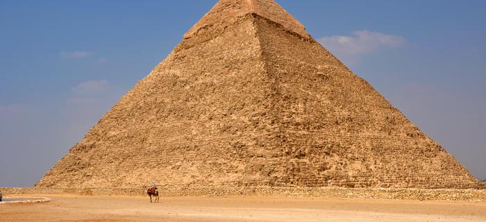Piramidy w Gizie są jedna z największych atrakcji turystycznych w Egipcie