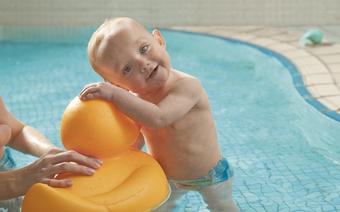 Na basenach dzieci mogą szkolić swoje umiejętności pływackie , relaksować się i spędzać zdrowo i aktywnie  czas z rodzicami
