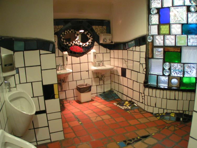 Wnętrze zaprojektowane przez Hundertwassera