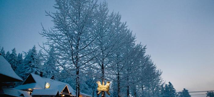 Przełęcz Sampolska, 934 m n.p.m. kryje w sobie stok Biały Krzyż i zagłębie knajpek