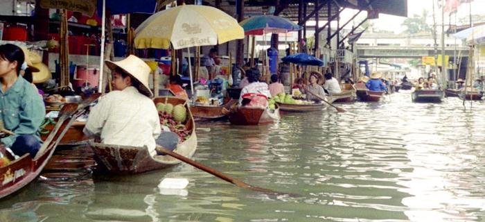 Zagrożony zalaniem jest słynny Wodny Tsrg w Bangkoku