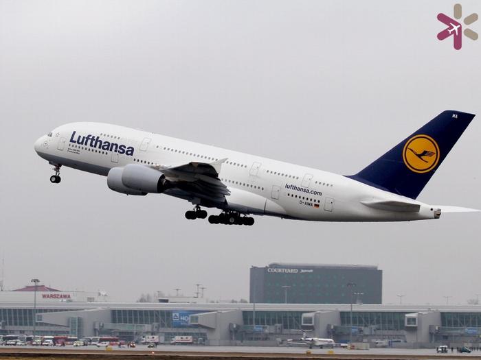 Samolot linii Lufthansa na Lotnisku Chopina