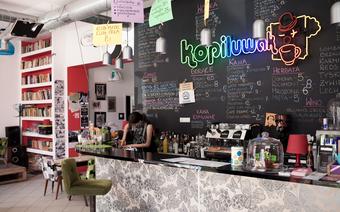 Kopiluwak - klubokawiarnia przy ulicy Sienkiewicza, pełna gości od rana do nocy
