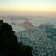 Dwa w jednym, czyli dwie największe atrakcje miasta i dwa najlepsze punkty widokowe: Góra Cukru i wzgórze Corcovado z pomnikiem Chrystusa Zbawiciela widziane z helikoptera
