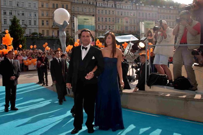Aktor Andy Garcia z córką na festiwalu w Karlowych Warach