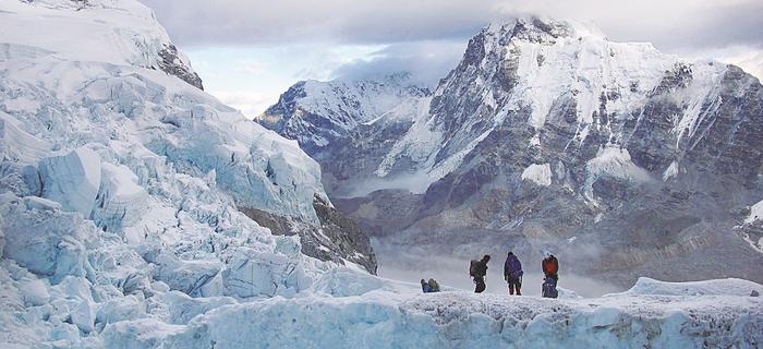 Szczeliny na Icefallu mogą mieć głębokość nawet kilkudziesięciu metrów