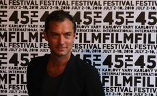 Jude Law na festiwalu filmowym w Karlowych Warach