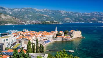Czarnogóra – wakacje na plaży. Na dziko. Jak z bajki