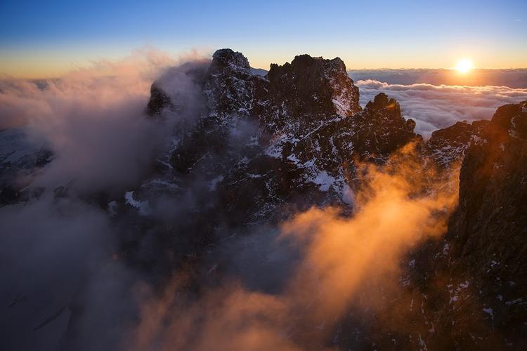 Szwajcaria. Łańcuch Bernina, szczyty Piz Roseg i Piz Scerscen, kanton Gryzonia