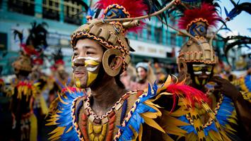Dinagyang – zobacz najbardziej kolorowy festiwal na Filipinach!