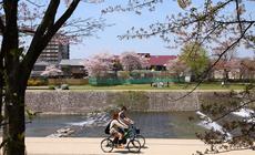 Podróżuj po Kioto komunikacją lub rowerem