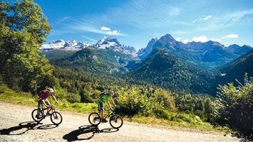 Dolomity latem. Odkryj ponad 1400 km tras rowerowych w Trentino