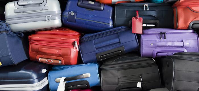 Zdarza się, że nasz bagaż trafi na lotnisku na niewłaściwy stos walizek i odleci samolotem innym niż nasz. 