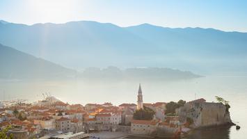 Zjawiskowy Kotor czy imprezowa Budva? Poznaj 6 wakacyjnych miast Czarnogóry 