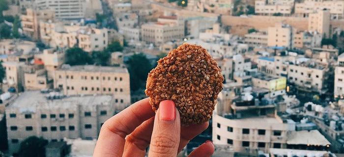 Kruche ciasteczko bazarek, którego trzeba spróbować w Jordanii