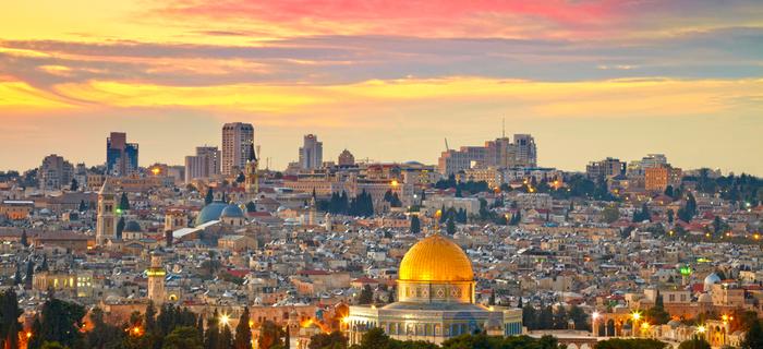 Widok na Jerozolimę z wyróżniająca się złotą Kopułą na Skale - jednym z ważniejszych punktów wycieczki po mieście 