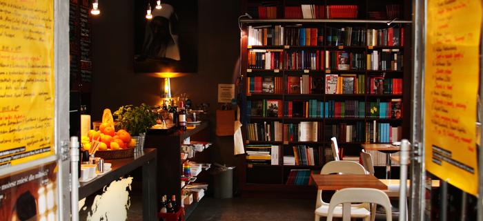 Wrzenie świata - kawiarnia połączona z księgarnią 