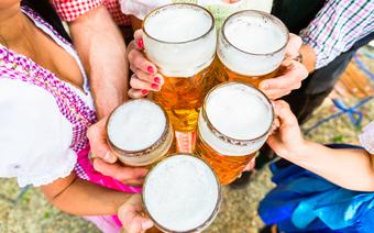  Bawarczycy lubią spotykać się w ogródkach piwnych