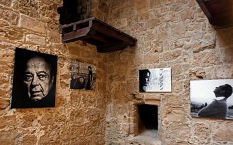 Wystawa fotograficzna w murach bizantyńskiego zamku w Pafos