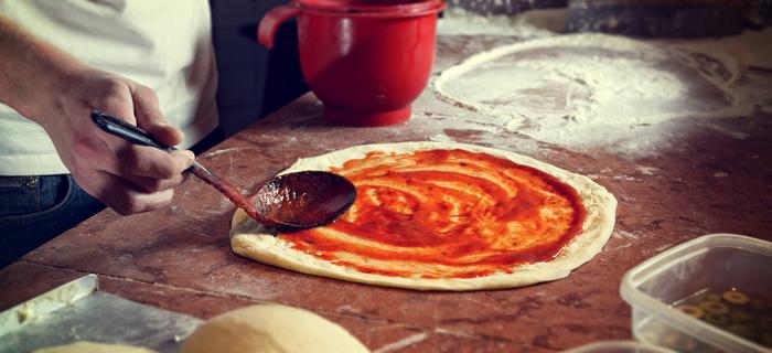 Tak powstaje tradycyjna włoska pizza