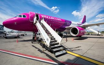 Samolot lini Wizz Air na lotnisku w Katowicach