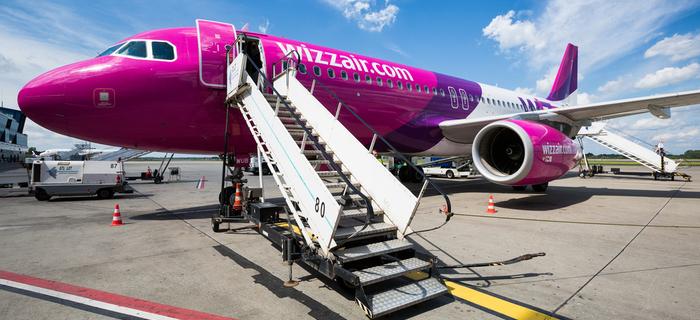 Samolot lini Wizz Air na lotnisku w Katowicach