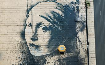 „Girl with the Pierced Eardrum” to dzieło Banksy’ego
