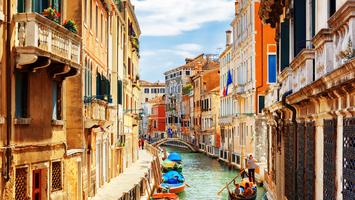 Wenecja zmniejsza liczbę pasażerów w gondolach. Nie przez COVID, a  wagę turystów