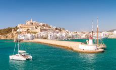 Ibiza – jedna z najbardziej znanych wysp Balearów
