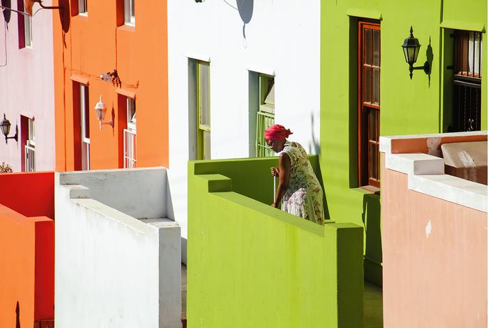 W dzielnicy Bo-Kaap sąsiedzi wspólnie ustalają barwy domów, by dobrze się ze sobą komponowały
