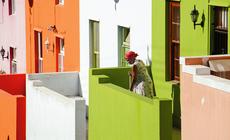 W dzielnicy Bo-Kaap sąsiedzi wspólnie ustalają barwy domów, by dobrze się ze sobą komponowały